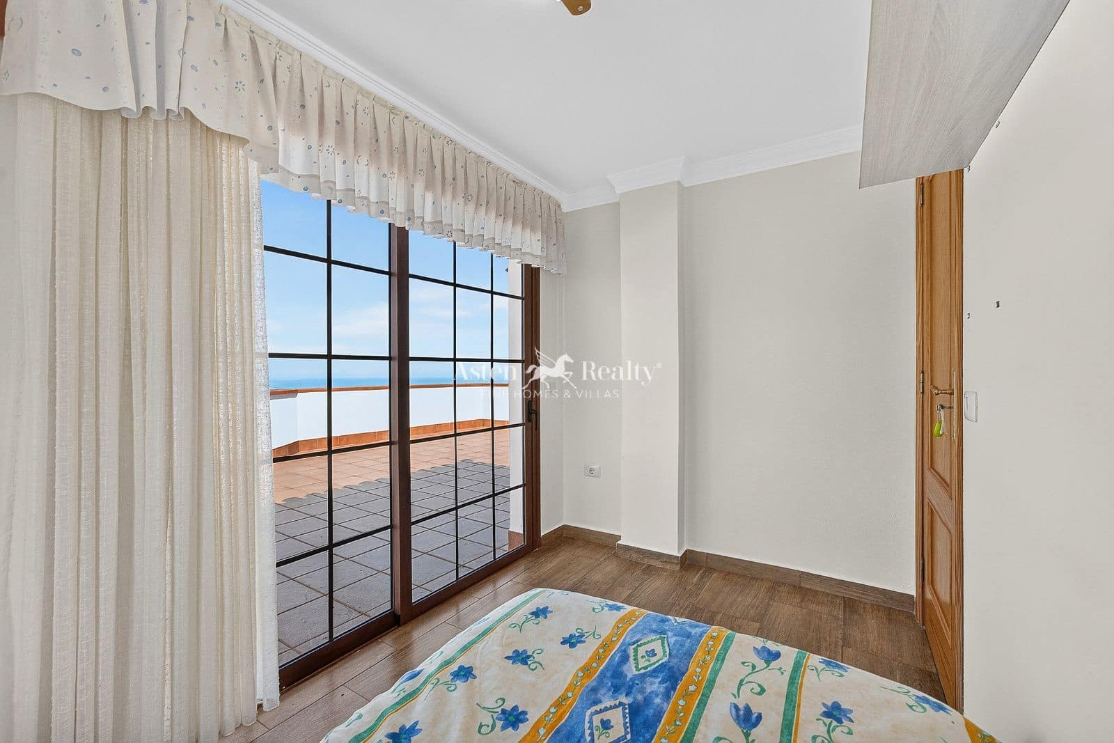 4 bedroom Villa for sale in Santa Ursula with garage - € 490,000 (Ref: 9932296)