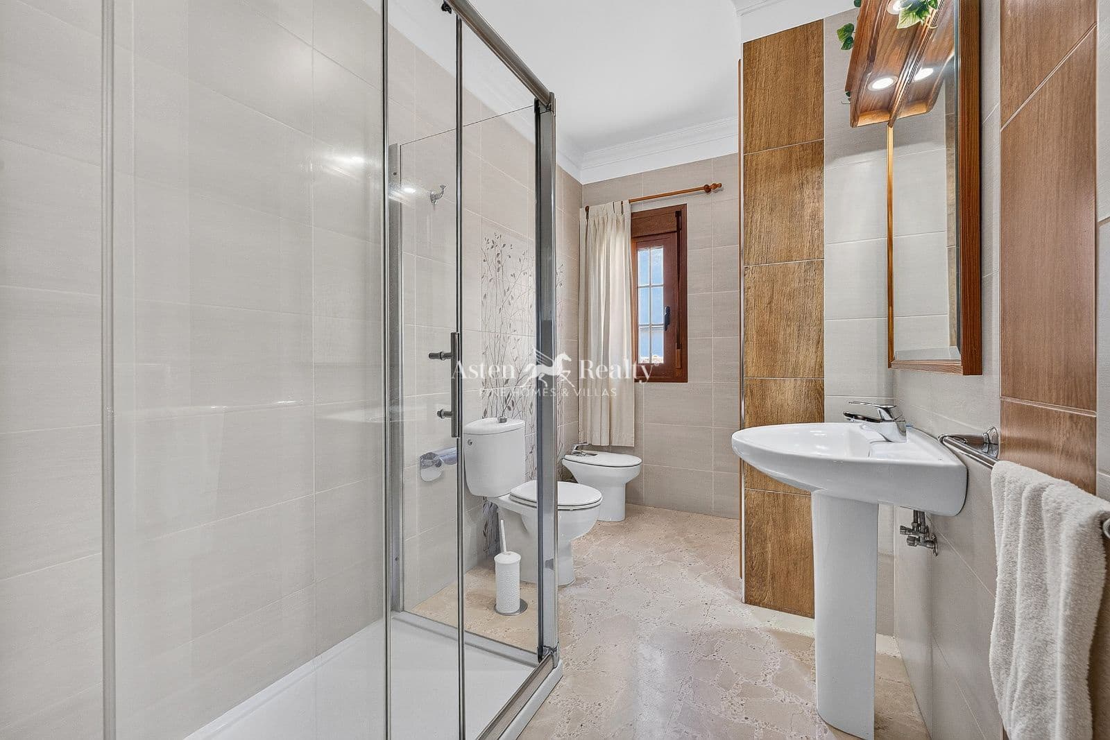 4 bedroom Villa for sale in Santa Ursula with garage - € 490,000 (Ref: 9932296)