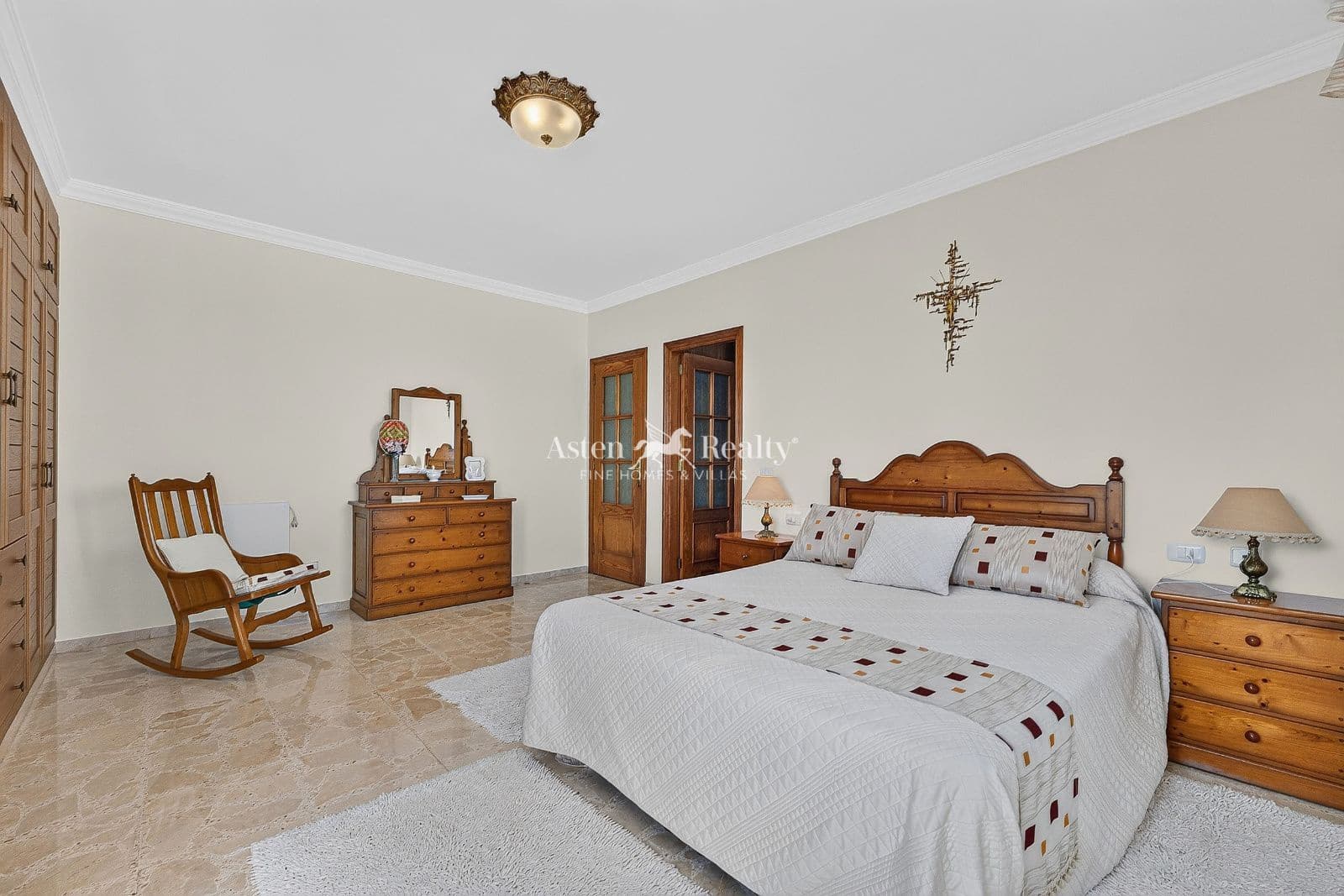 4 bedroom Villa for sale in Santa Ursula with garage - € 490,000 (Ref: 9932296)