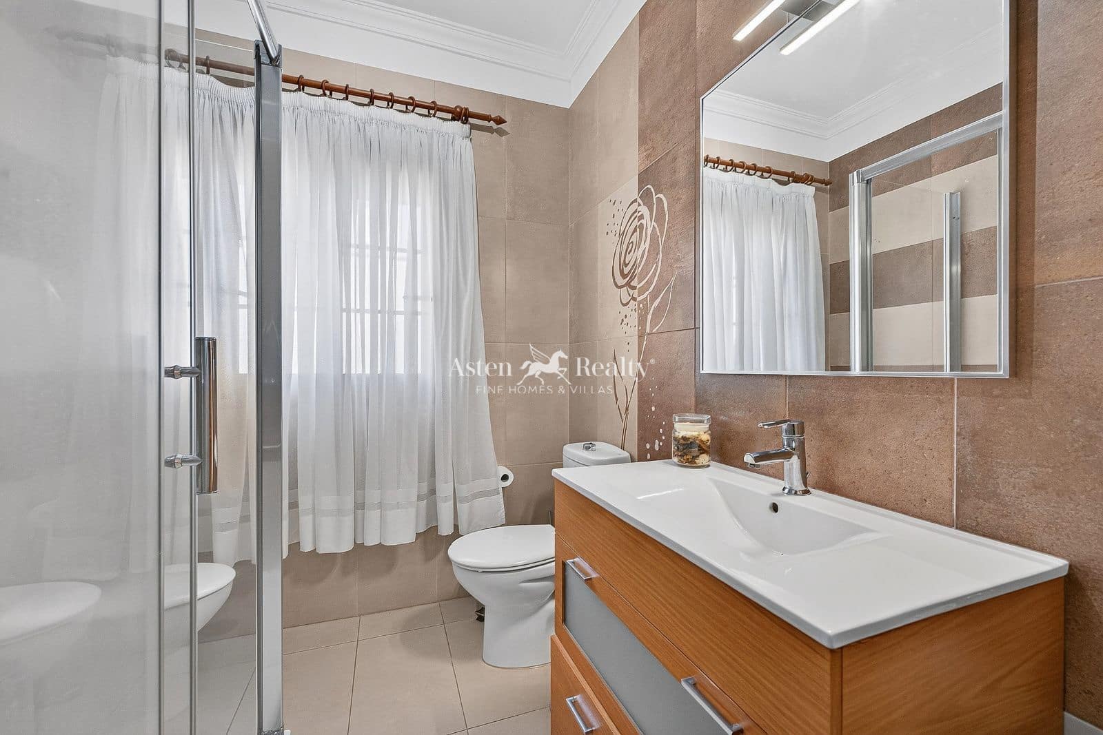 4 bedroom Villa for sale in Santa Ursula with garage - € 490,000 (Ref: 9932296)
