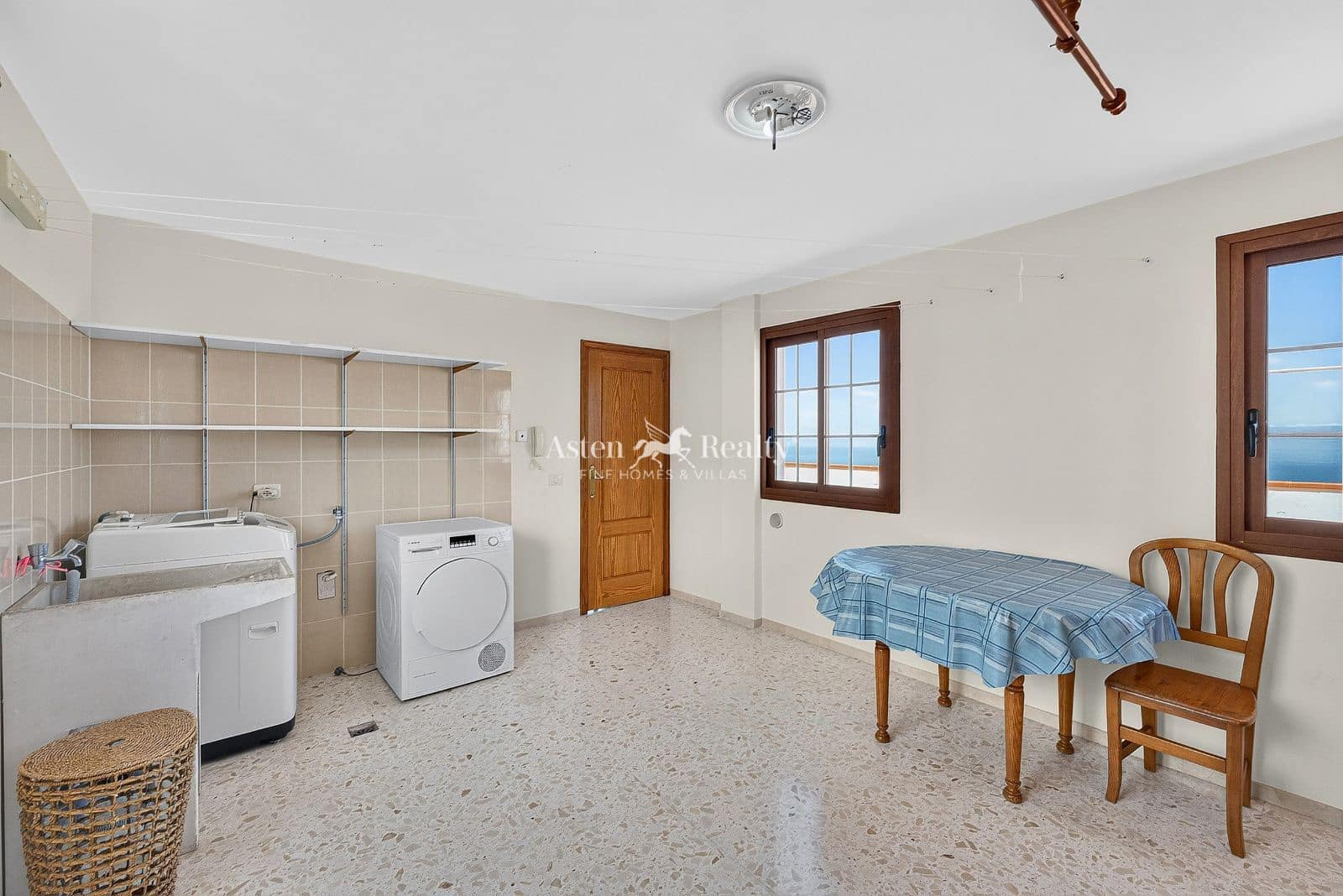 4 bedroom Villa for sale in Santa Ursula with garage - € 490,000 (Ref: 9932296)