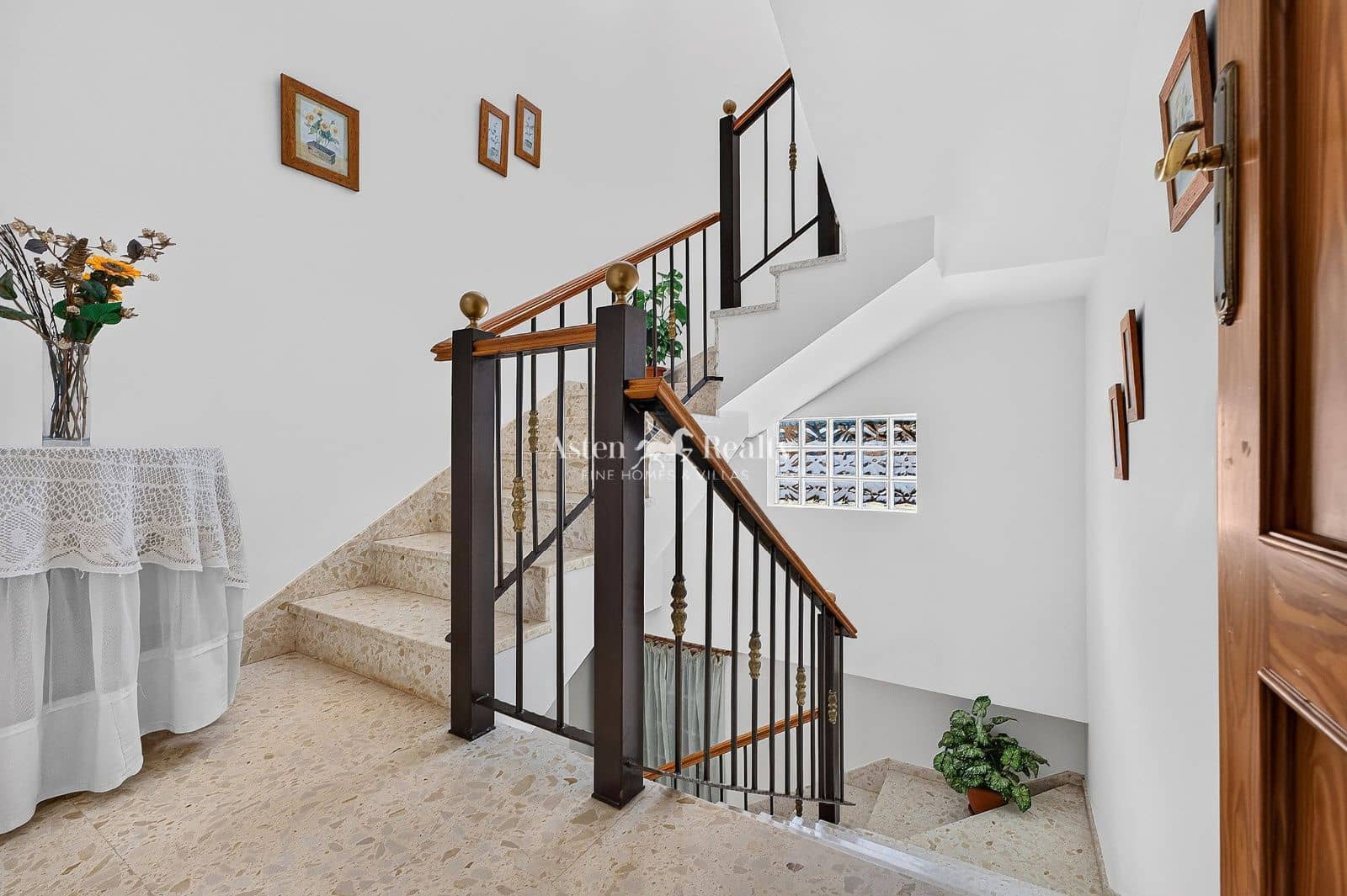 4 bedroom Villa for sale in Santa Ursula with garage - € 490,000 (Ref: 9932296)