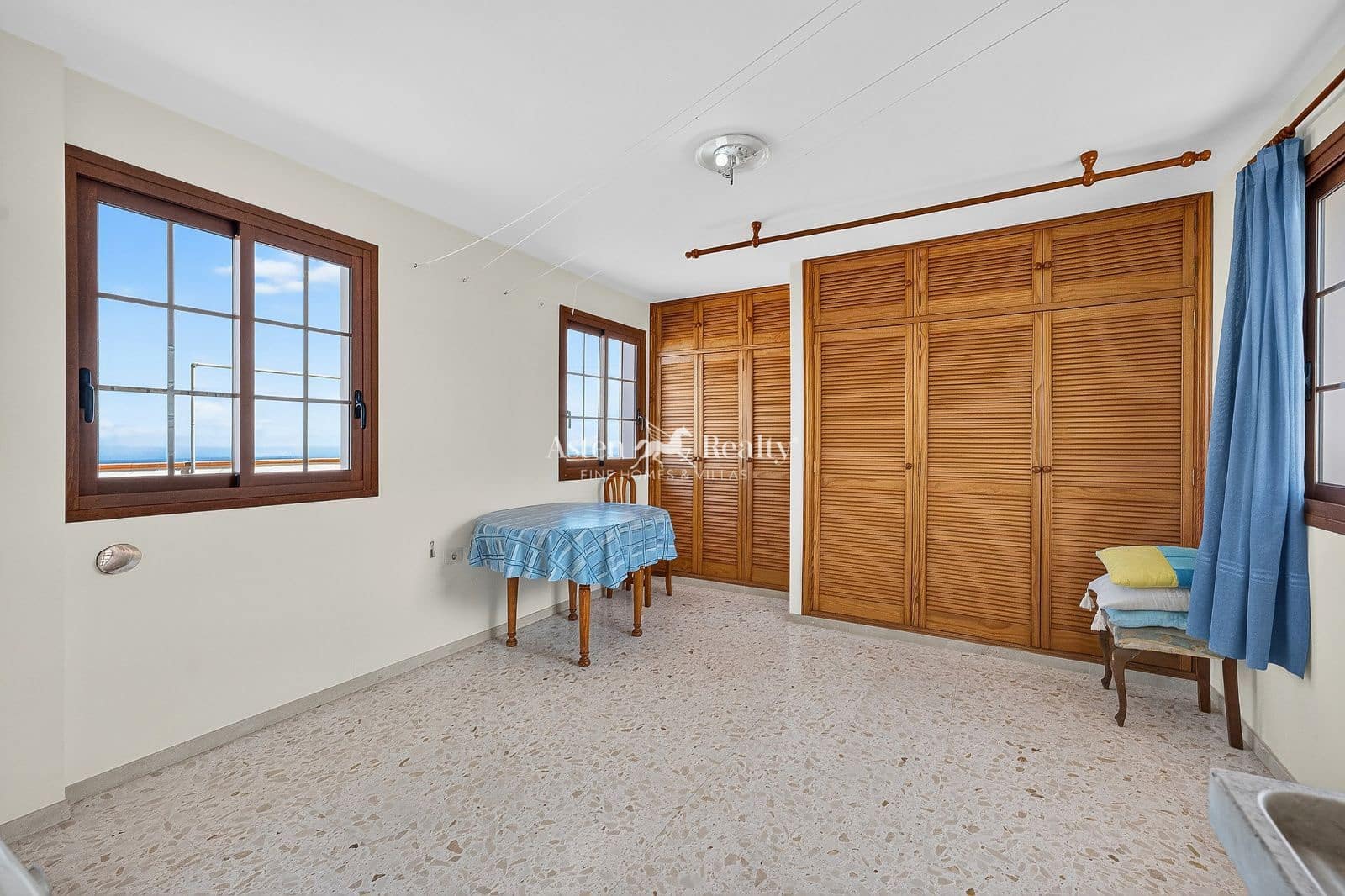 4 bedroom Villa for sale in Santa Ursula with garage - € 490,000 (Ref: 9932296)