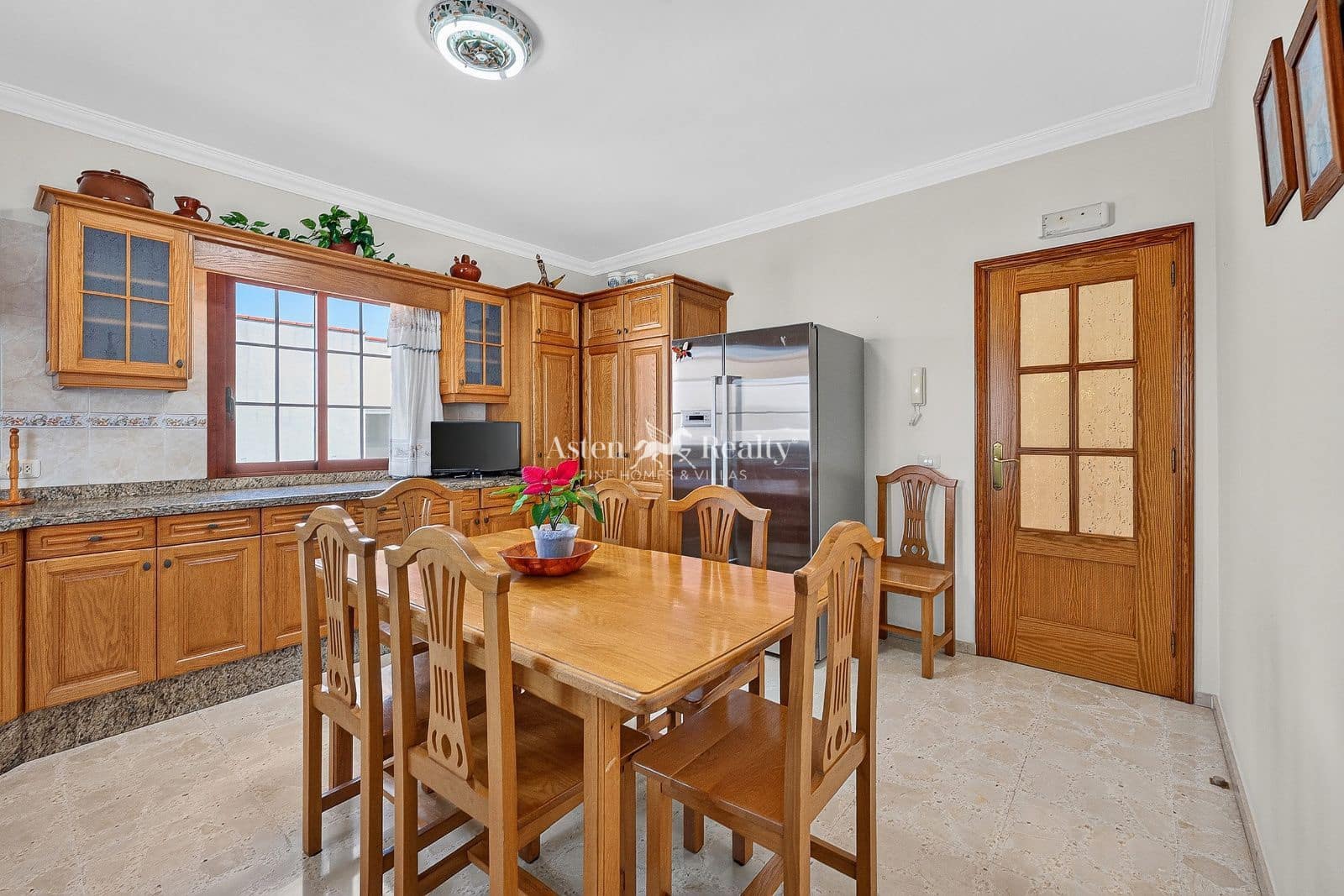 4 bedroom Villa for sale in Santa Ursula with garage - € 490,000 (Ref: 9932296)