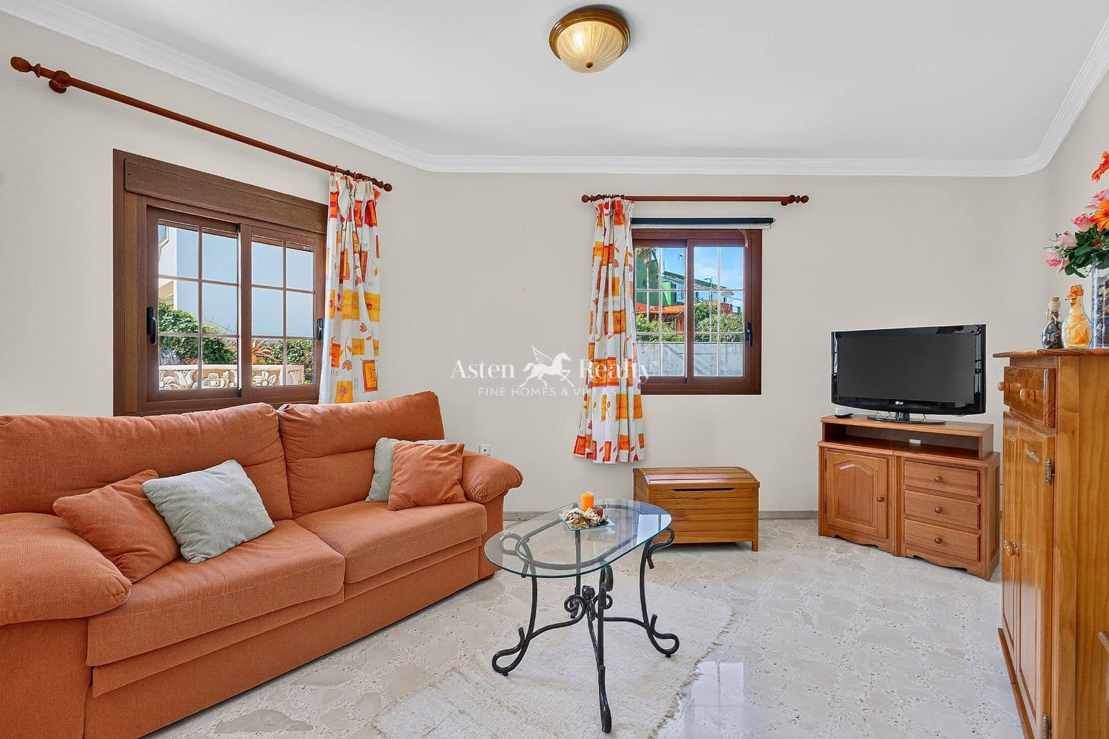 4 bedroom Villa for sale in Santa Ursula with garage - € 490,000 (Ref: 9932296)