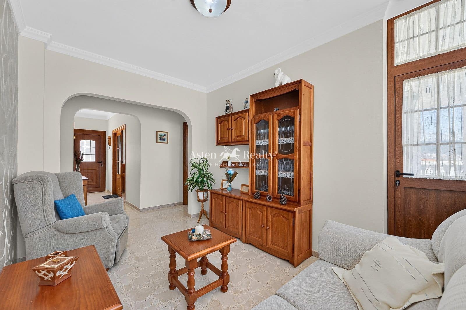 4 bedroom Villa for sale in Santa Ursula with garage - € 490,000 (Ref: 9932296)