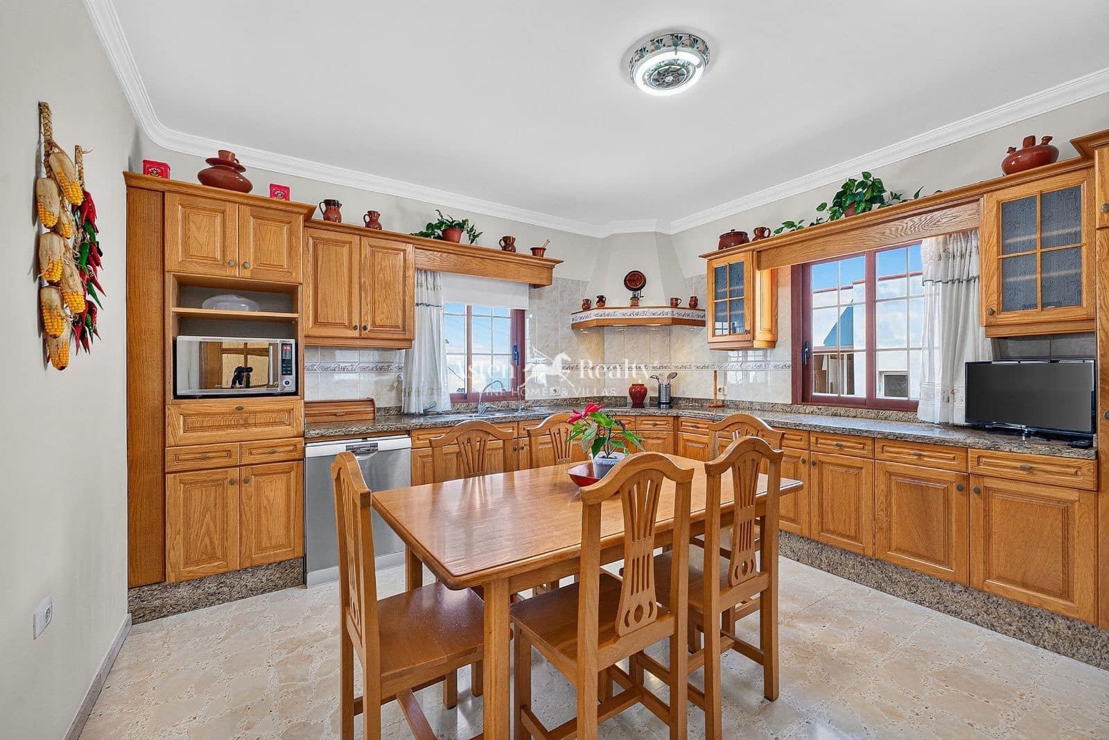 4 bedroom Villa for sale in Santa Ursula with garage - € 490,000 (Ref: 9932296)
