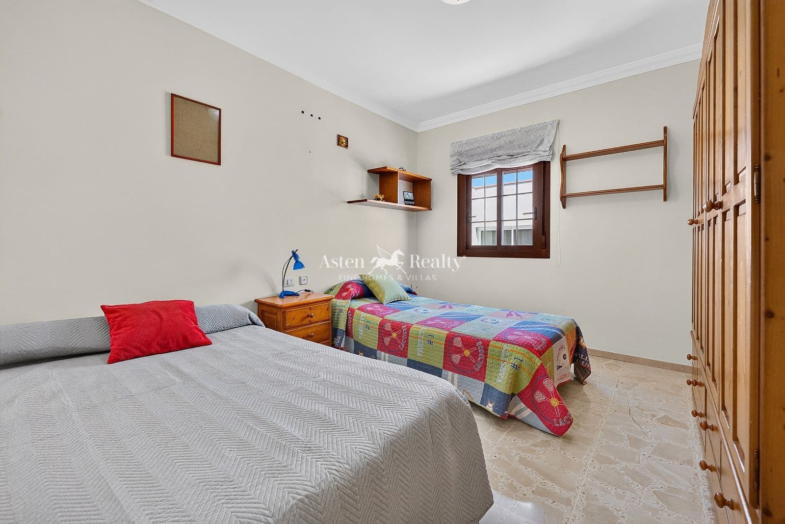 4 bedroom Villa for sale in Santa Ursula with garage - € 490,000 (Ref: 9932296)