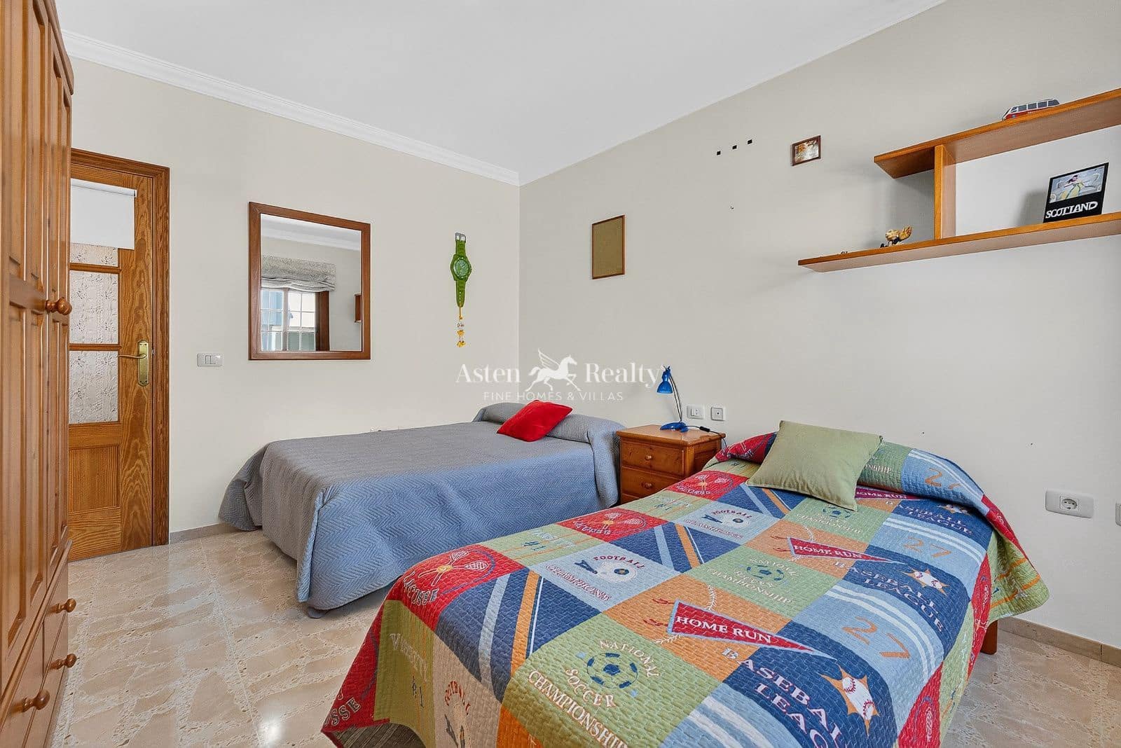 4 bedroom Villa for sale in Santa Ursula with garage - € 490,000 (Ref: 9932296)