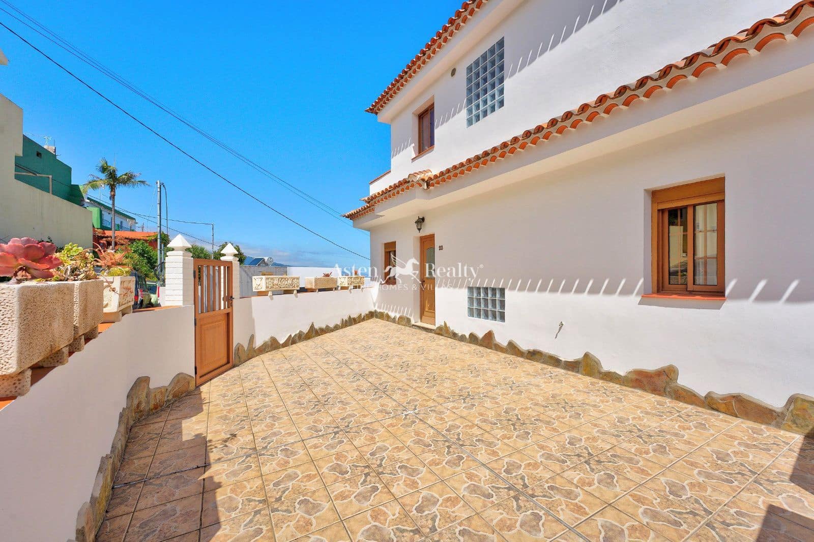 4 bedroom Villa for sale in Santa Ursula with garage - € 490,000 (Ref: 9932296)