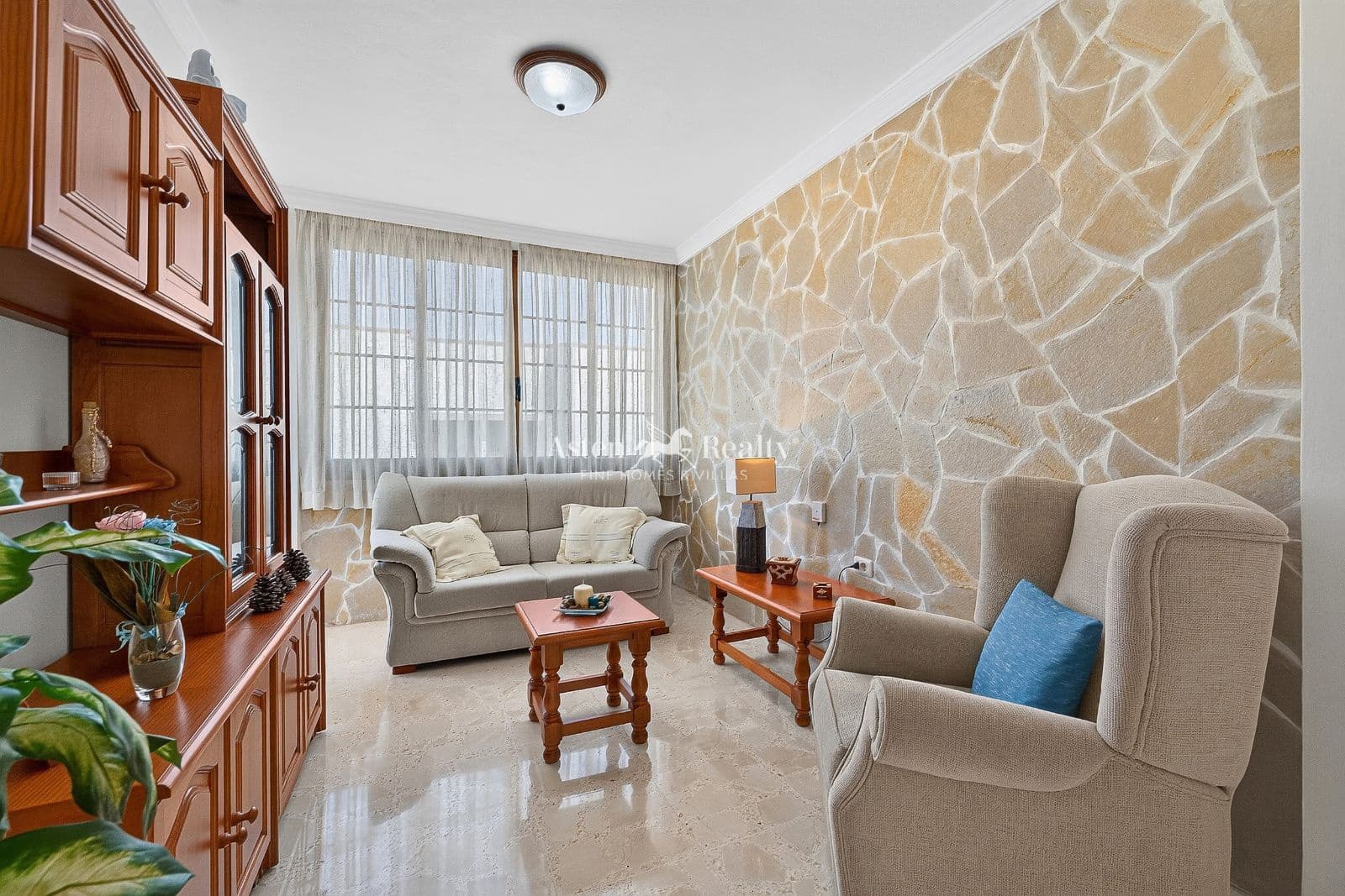 4 bedroom Villa for sale in Santa Ursula with garage - € 490,000 (Ref: 9932296)