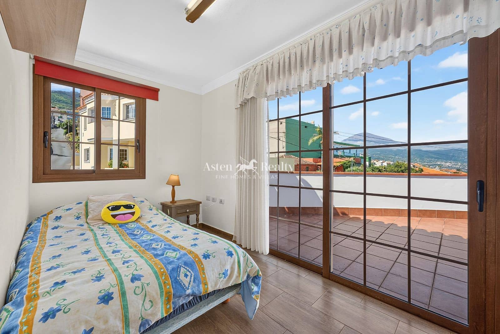 4 bedroom Villa for sale in Santa Ursula with garage - € 490,000 (Ref: 9932296)