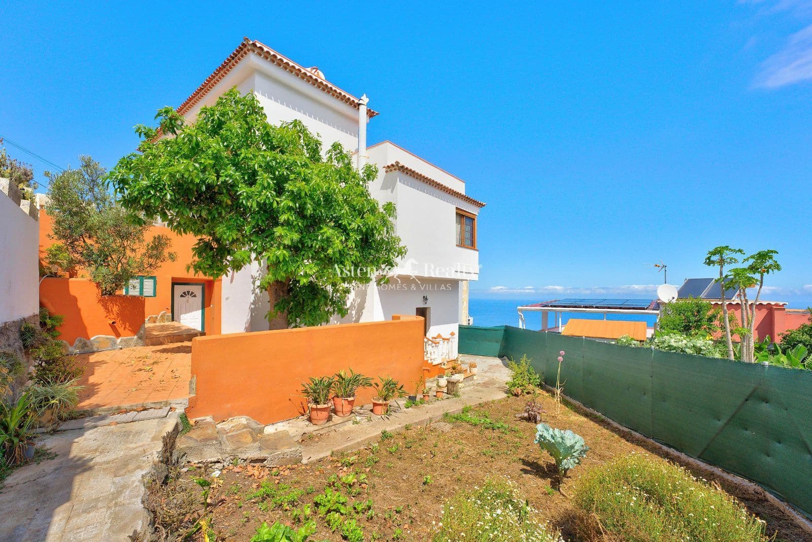 4 bedroom Villa for sale in Santa Ursula with garage - € 490,000 (Ref: 9932296)