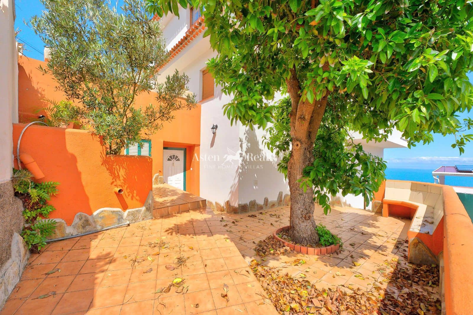 4 bedroom Villa for sale in Santa Ursula with garage - € 490,000 (Ref: 9932296)