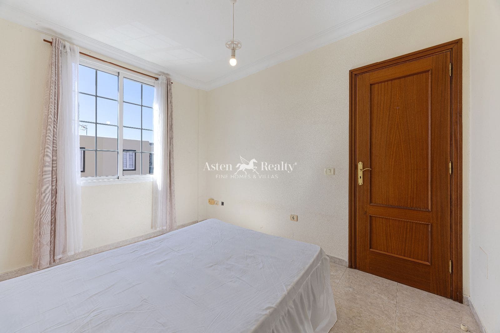 3 bedroom Flat for sale in Las Galletas - € 219,000 (Ref: 9940848)