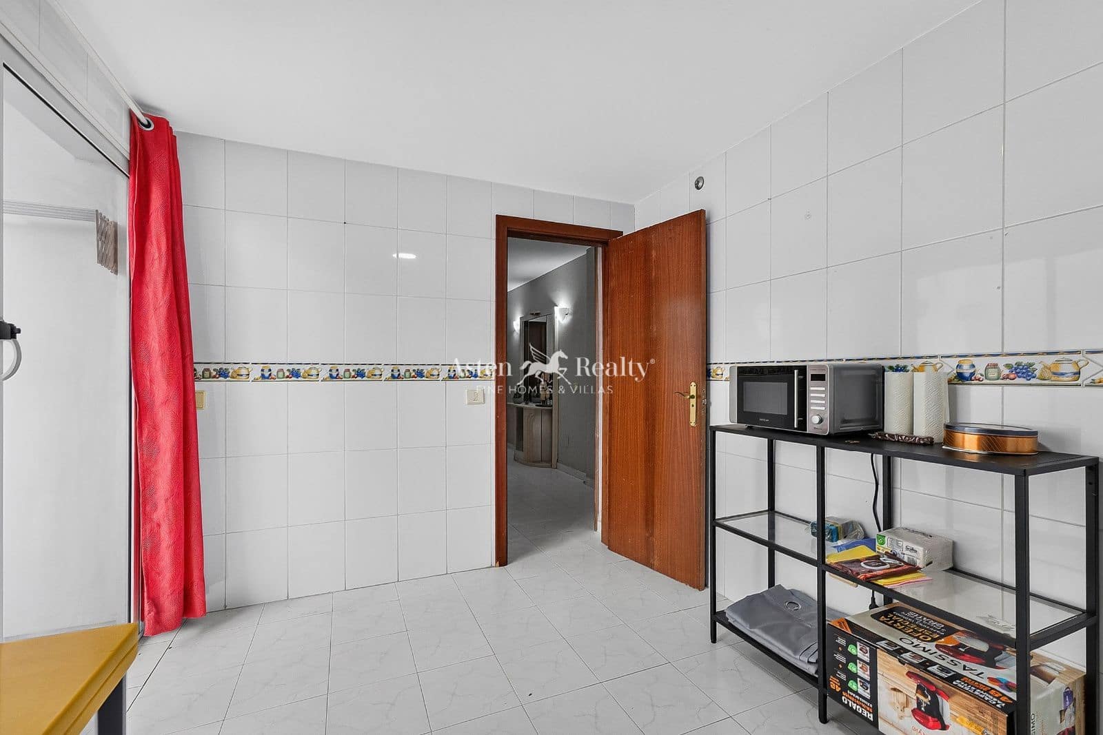 3 slaapkamer Flat te koop in El Medano met garage - € 355.000 (Ref: 9943220)