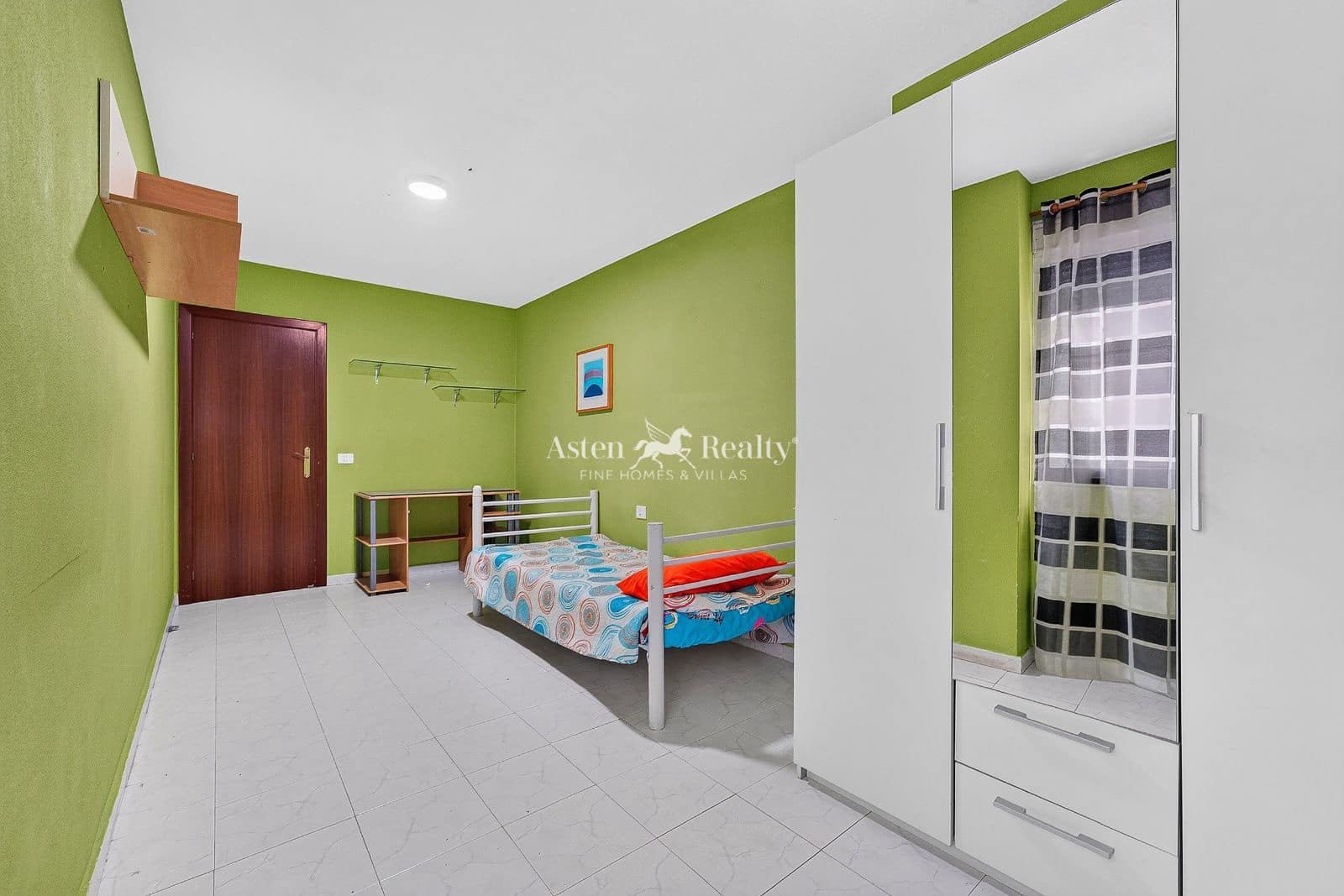 3 slaapkamer Flat te koop in El Medano met garage - € 355.000 (Ref: 9943220)