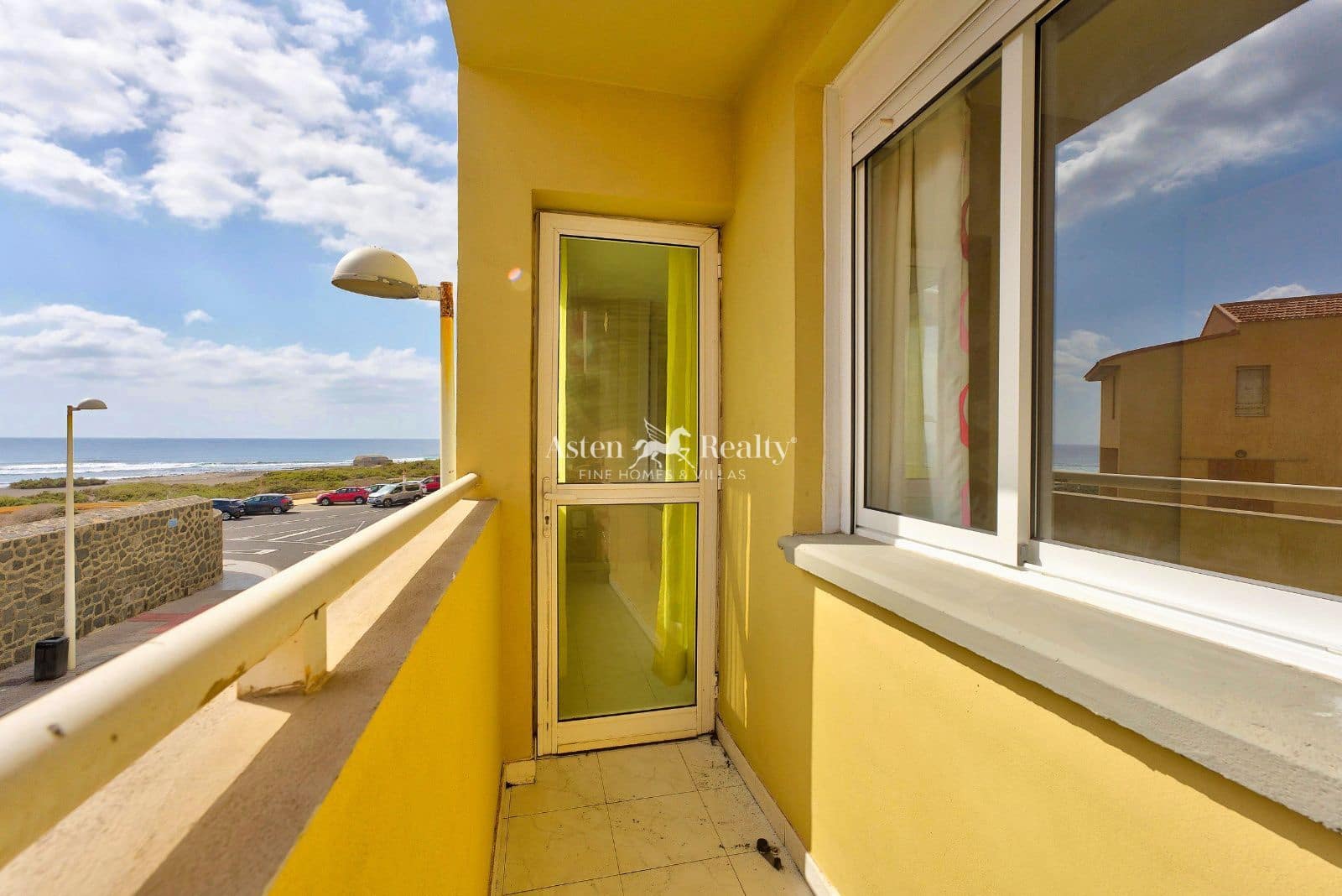 3 slaapkamer Flat te koop in El Medano met garage - € 355.000 (Ref: 9943220)
