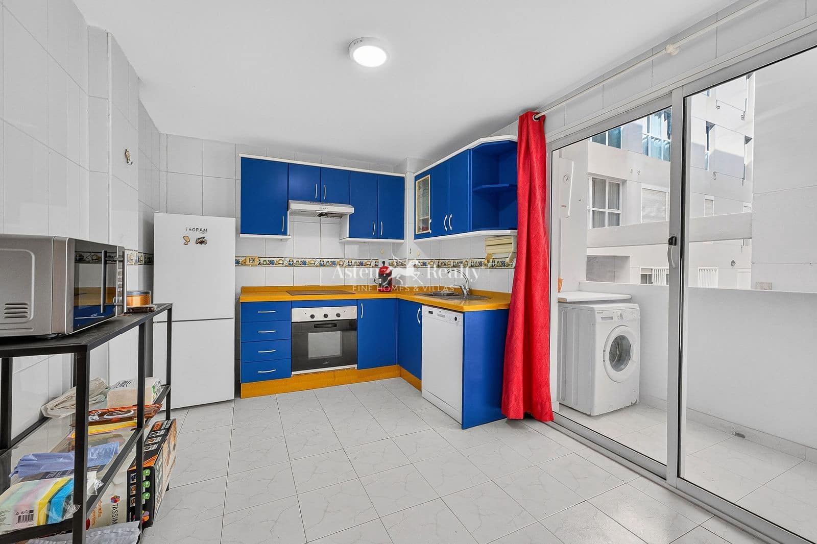 3 slaapkamer Flat te koop in El Medano met garage - € 355.000 (Ref: 9943220)