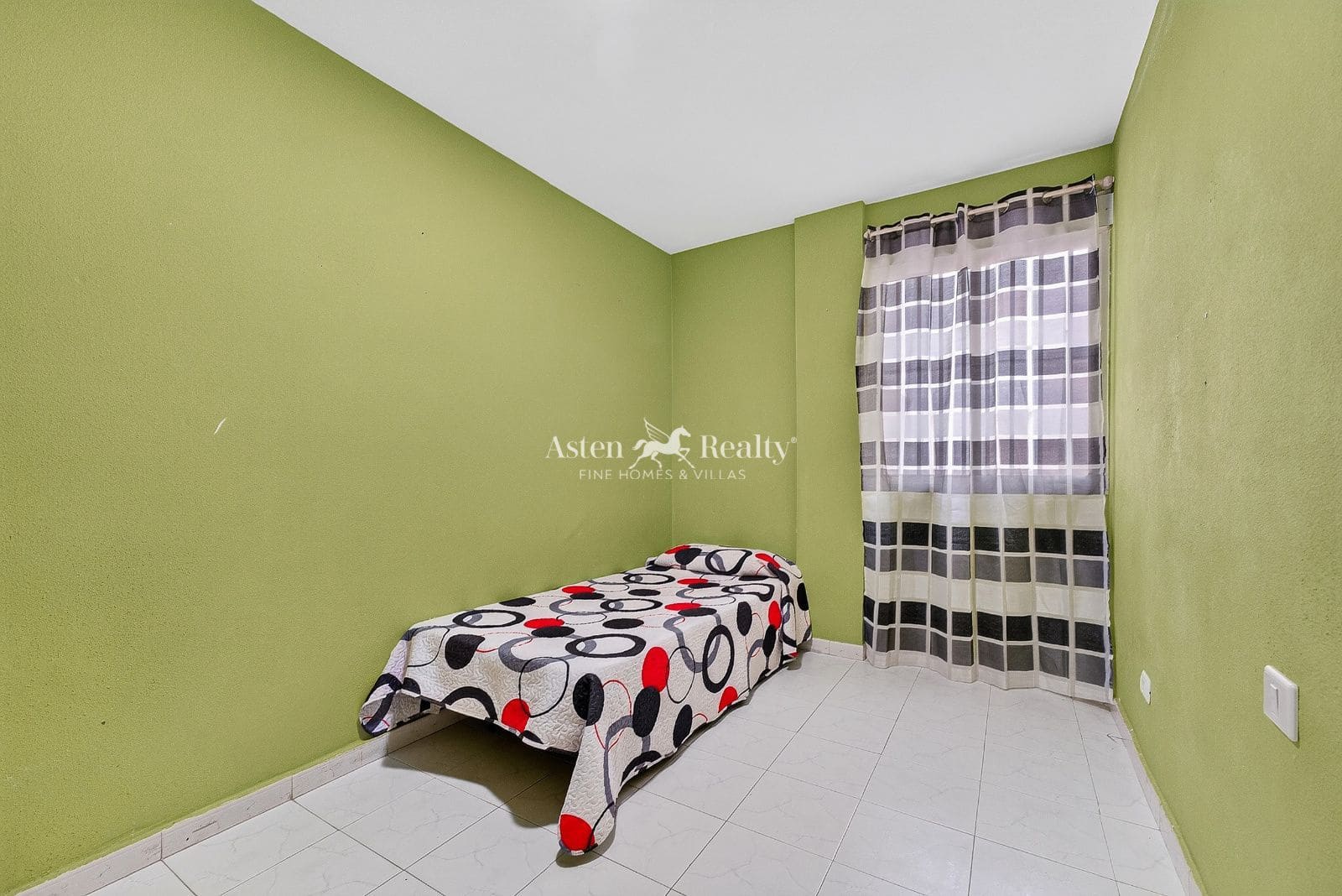 3 slaapkamer Flat te koop in El Medano met garage - € 355.000 (Ref: 9943220)
