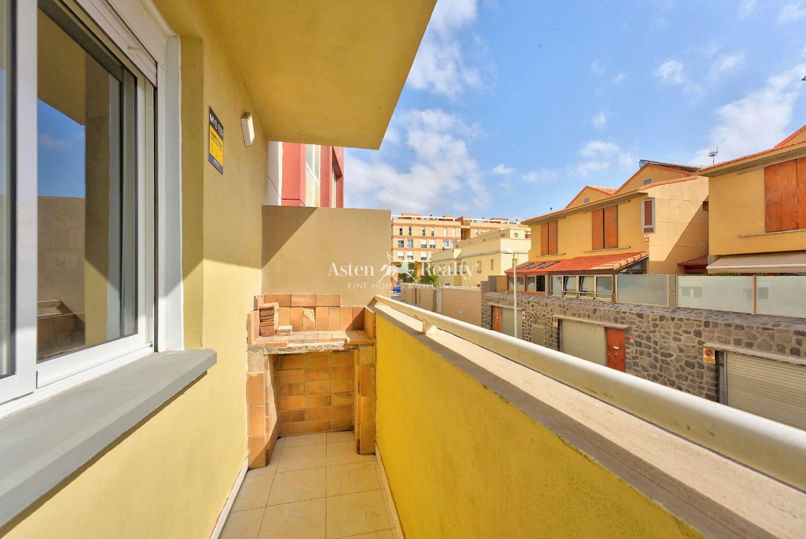 3 slaapkamer Flat te koop in El Medano met garage - € 355.000 (Ref: 9943220)