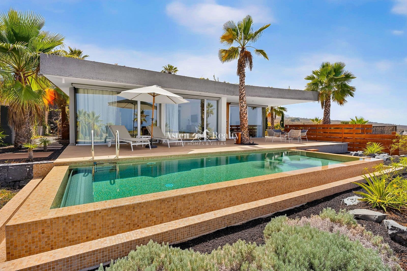 3 quarto Casa em Banda para venda em Piedra Hincada com piscina garagem - 1 850 000 € (Ref: 9950621)