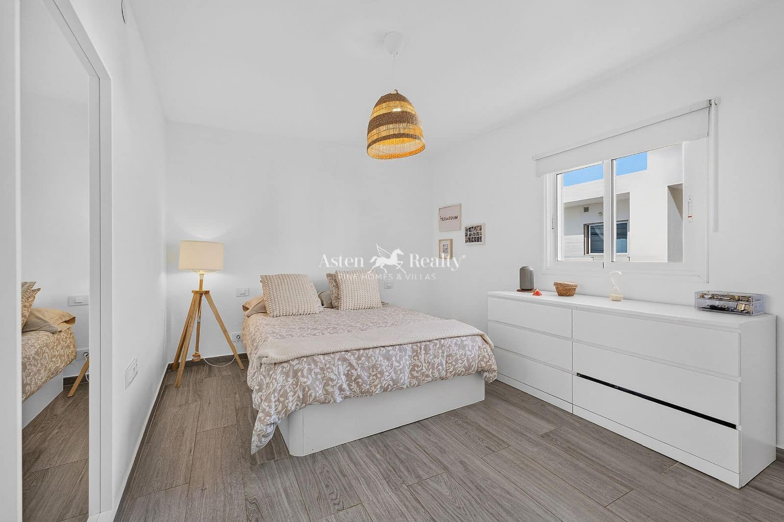2 bedroom Flat for sale in Los Abrigos - € 245,000 (Ref: 9956344)