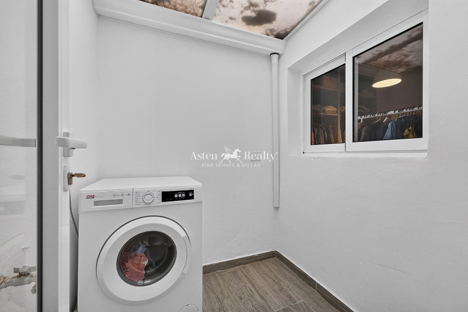 2 bedroom Flat for sale in Los Abrigos - € 245,000 (Ref: 9956344)