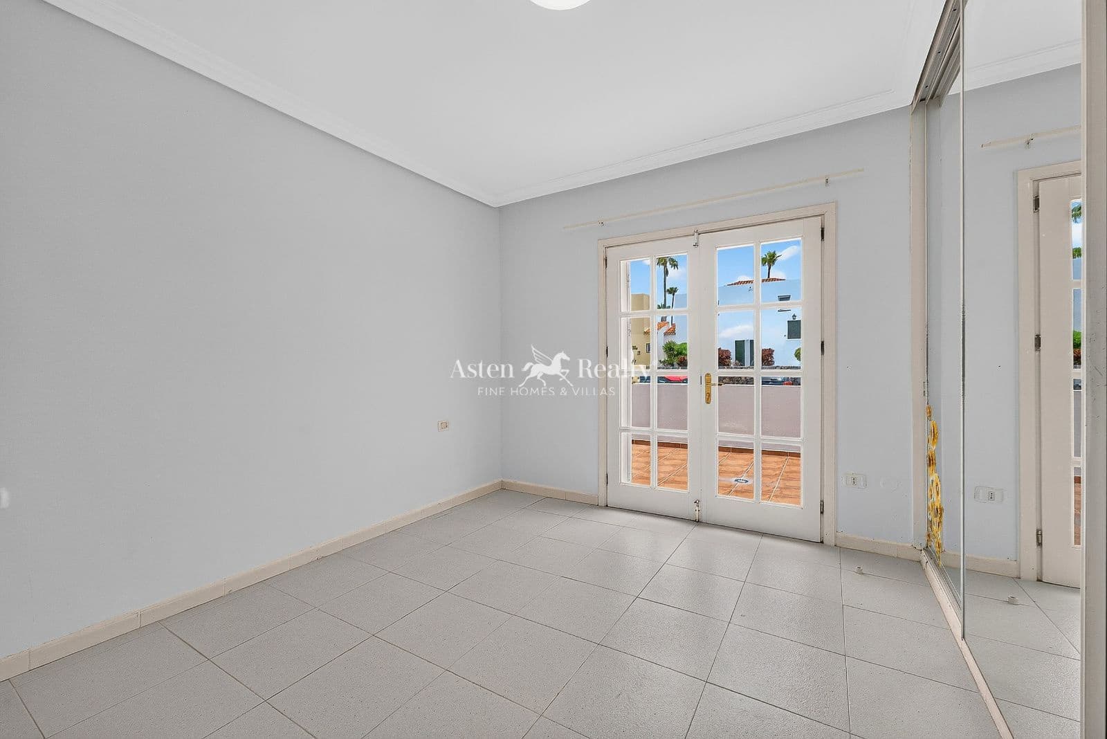 Piso de 1 habitación en Golf del Sur en venta con piscina - 225.000 € (Ref: 9958426)