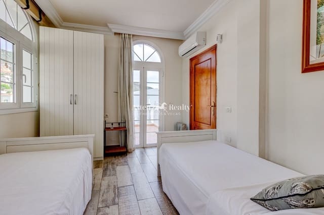 4 slaapkamer Huis te koop in Torviscas, Adeje met zwembad garage - € 2.060.000 (Ref: 9965904)