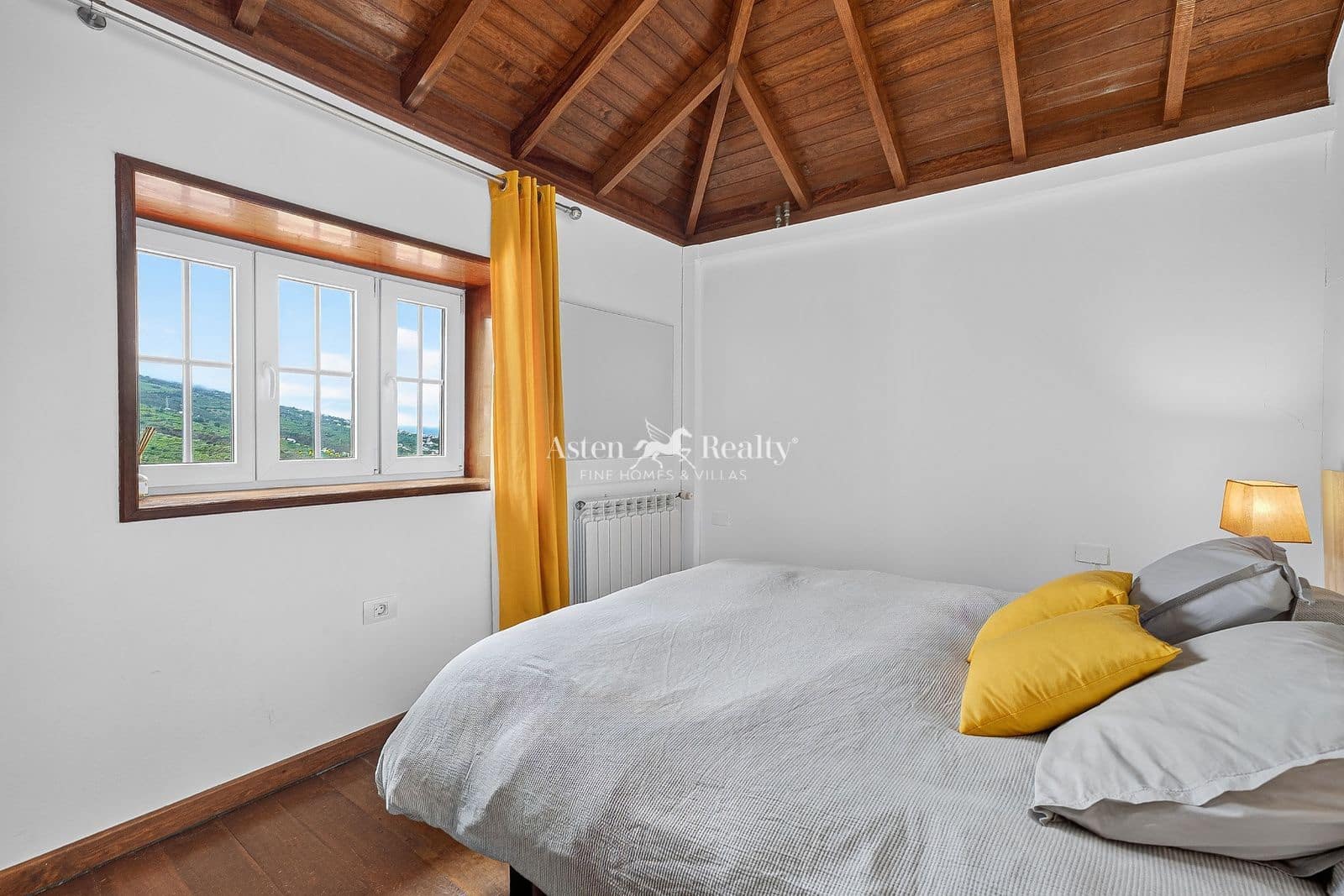4 quarto Casa em Banda para venda em La Victoria de Acentejo com piscina garagem - 925 000 € (Ref: 9965940)