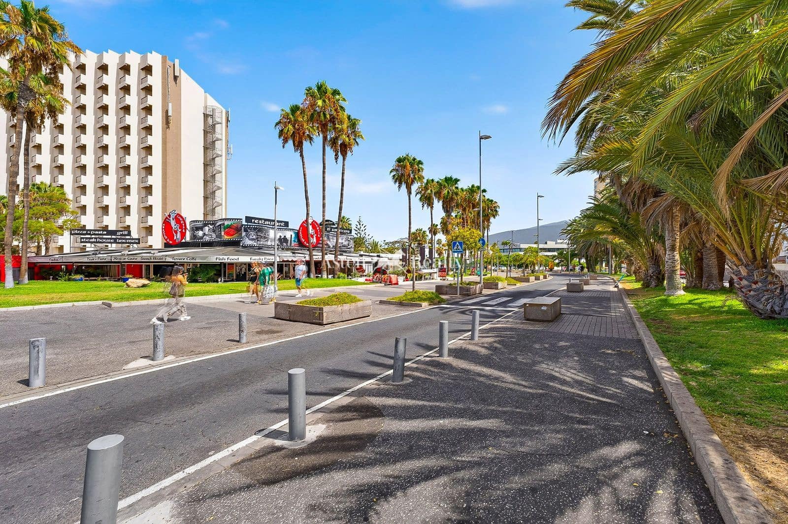 Piso de 1 habitación en Playa de las Americas en venta con piscina garaje - 290.000 € (Ref: 9974305)