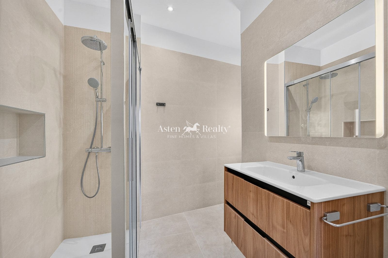 3 bedroom Villa for sale in El Tanque with garage - € 462,000 (Ref: 9975839)