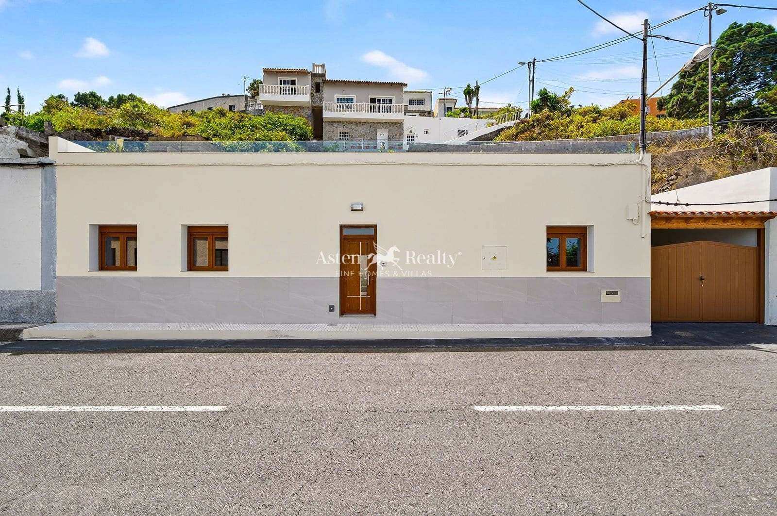 3 bedroom Villa for sale in El Tanque with garage - € 462,000 (Ref: 9975839)