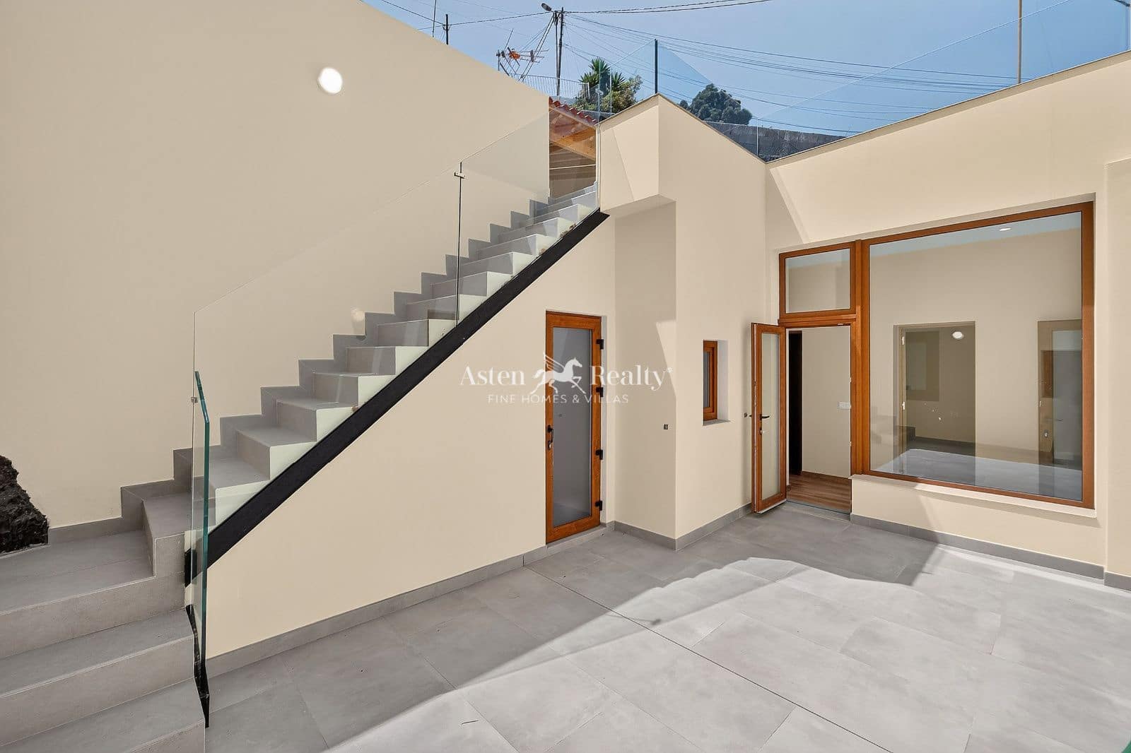3 bedroom Villa for sale in El Tanque with garage - € 462,000 (Ref: 9975839)