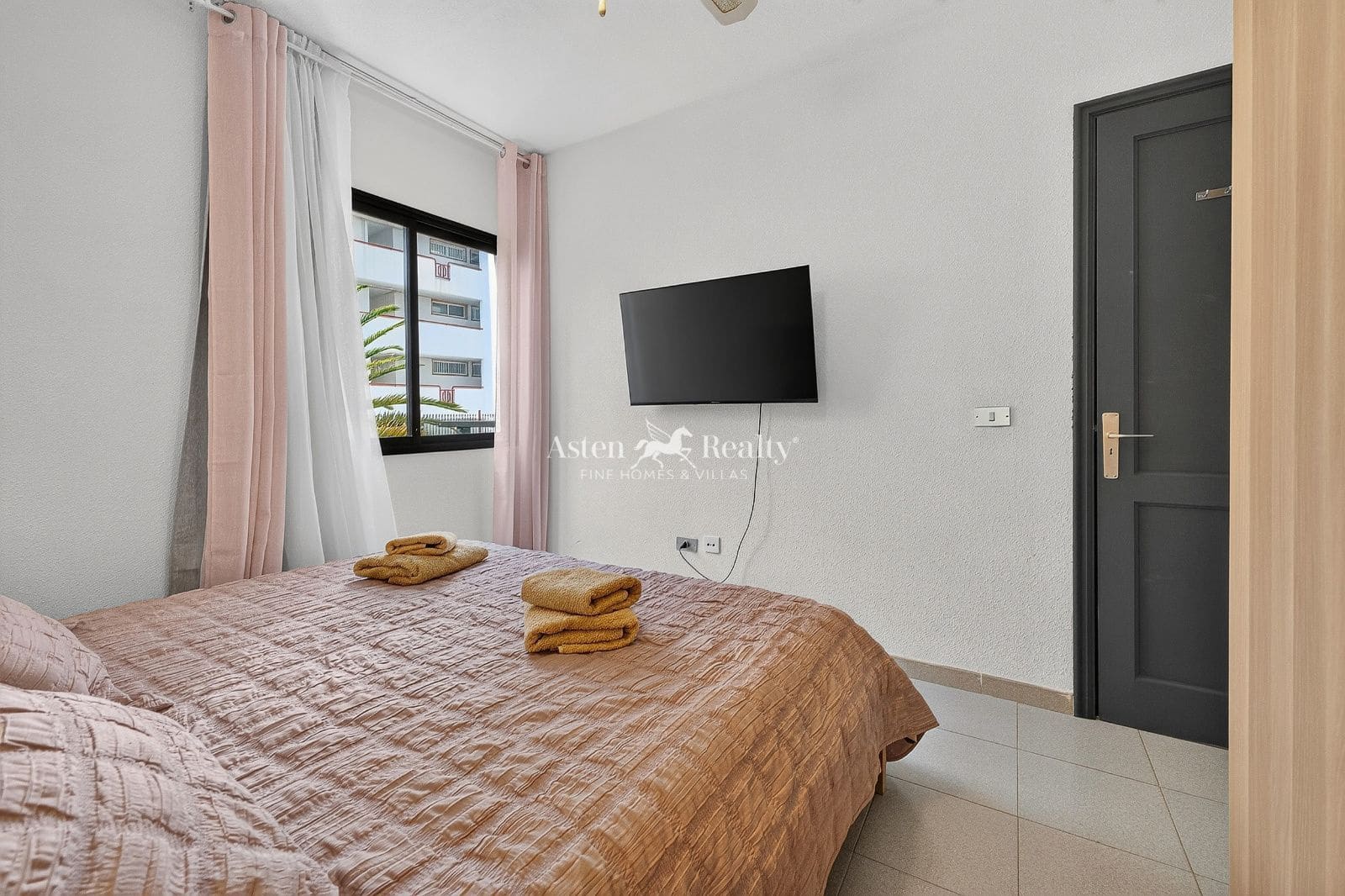 2 slaapkamer Flat te koop in Puerto Santiago met zwembad - € 280.000 (Ref: 9977894)