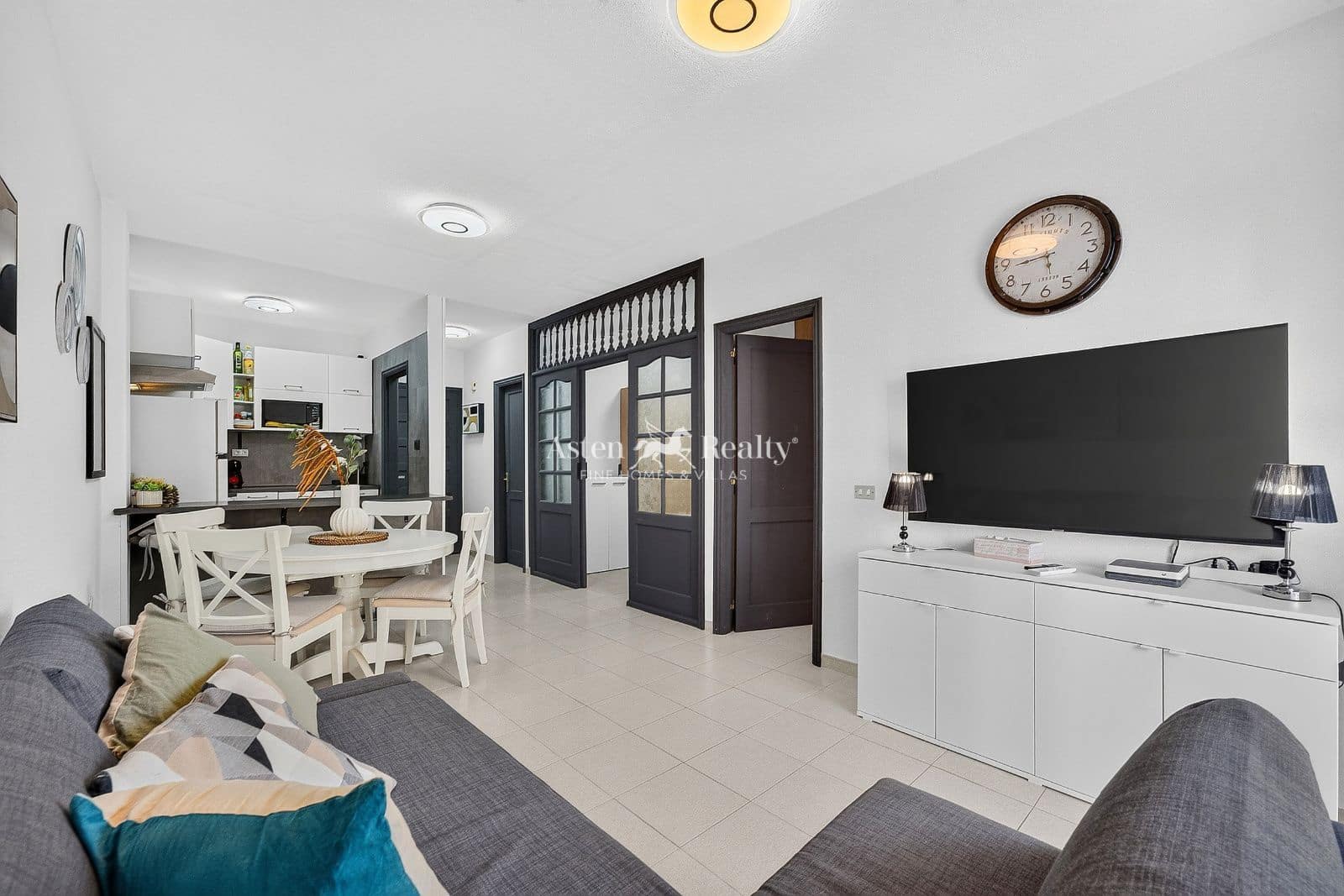 2 slaapkamer Flat te koop in Puerto Santiago met zwembad - € 280.000 (Ref: 9977894)