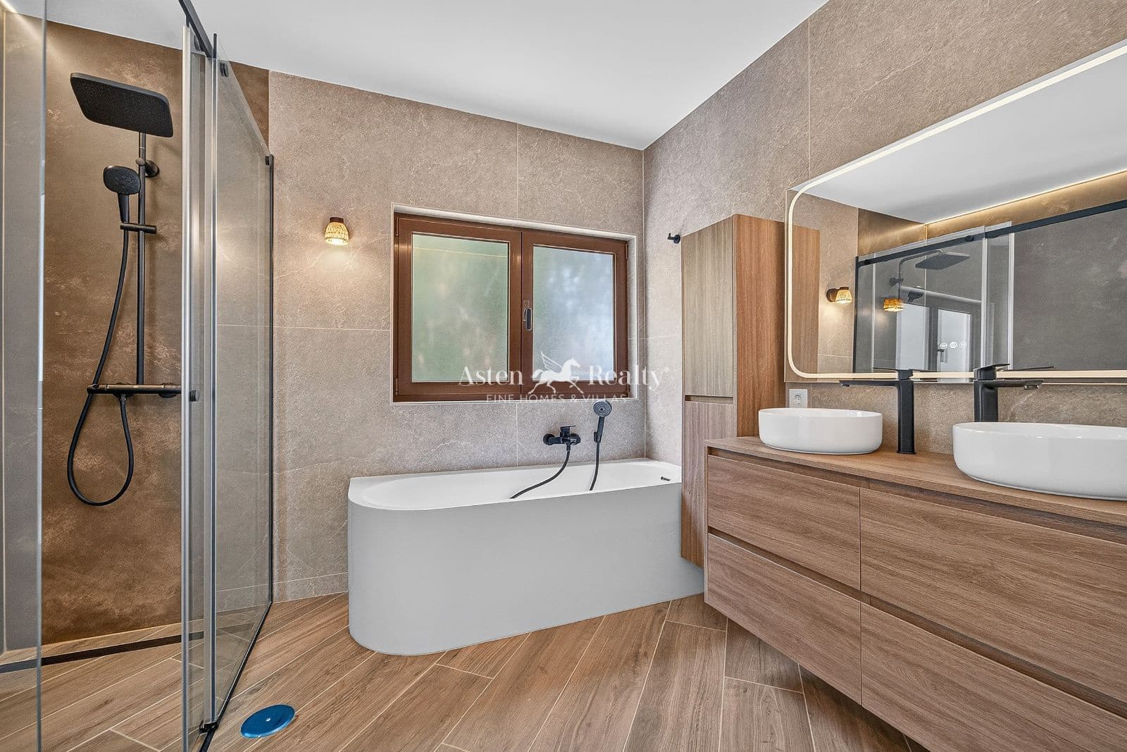 5 makuuhuone Omakotitalo myytävänä paikassa Playa Paraiso mukana uima-altaan 
autotalli - 3 190 000 € (Ref: 9987336)