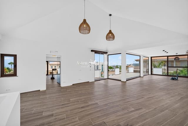 Casa de 5 habitaciones en Playa Paraiso, Adeje en venta con piscina garaje - 3.190.000 € (Ref: 9987336)