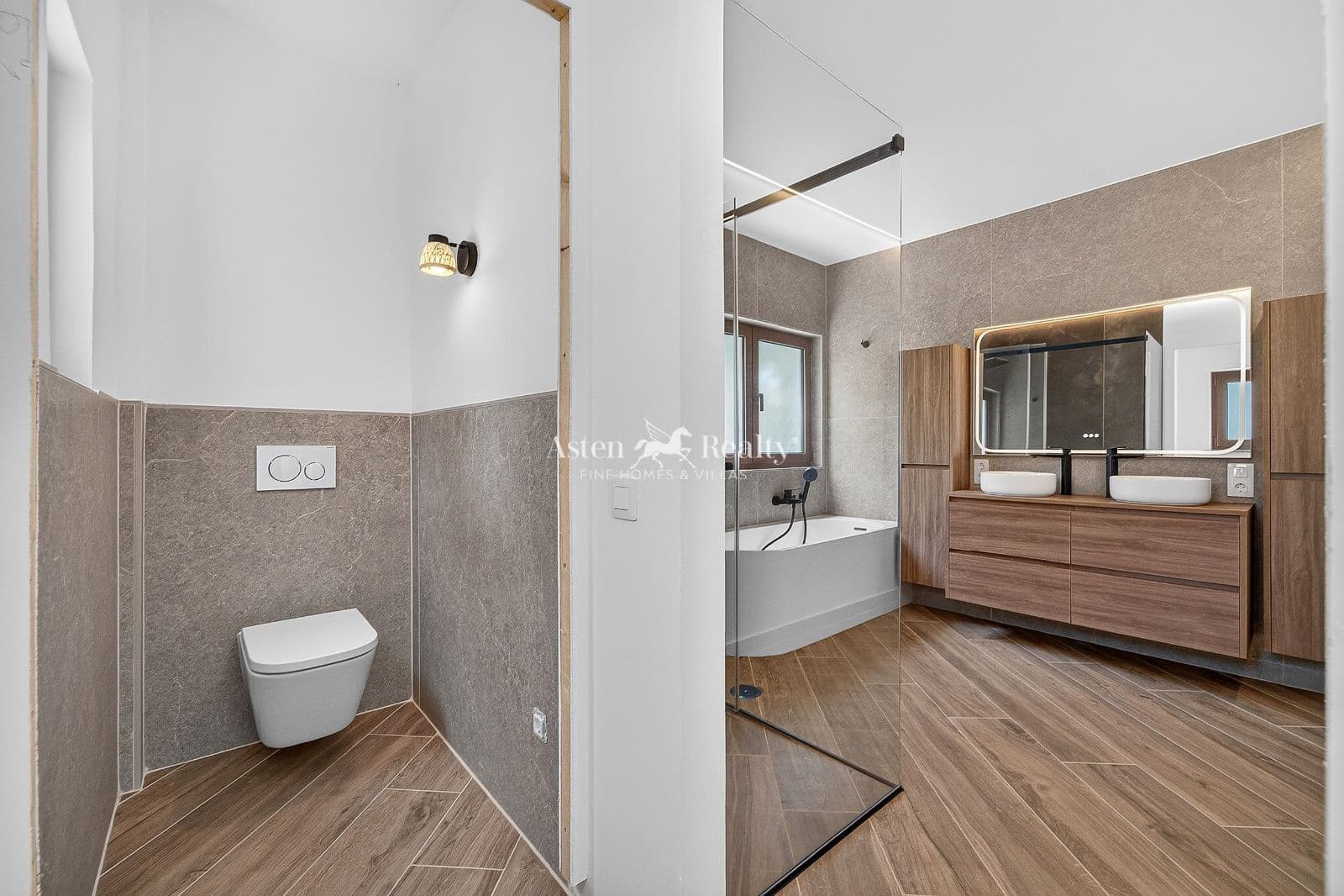 5 makuuhuone Omakotitalo myytävänä paikassa Playa Paraiso mukana uima-altaan 
autotalli - 3 190 000 € (Ref: 9987336)