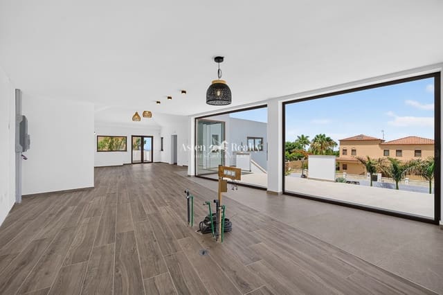 5 soveværelse Byhus til salg i Playa Paraiso, Adeje med swimmingpool garage - € 3.190.000 (Ref: 9987336)