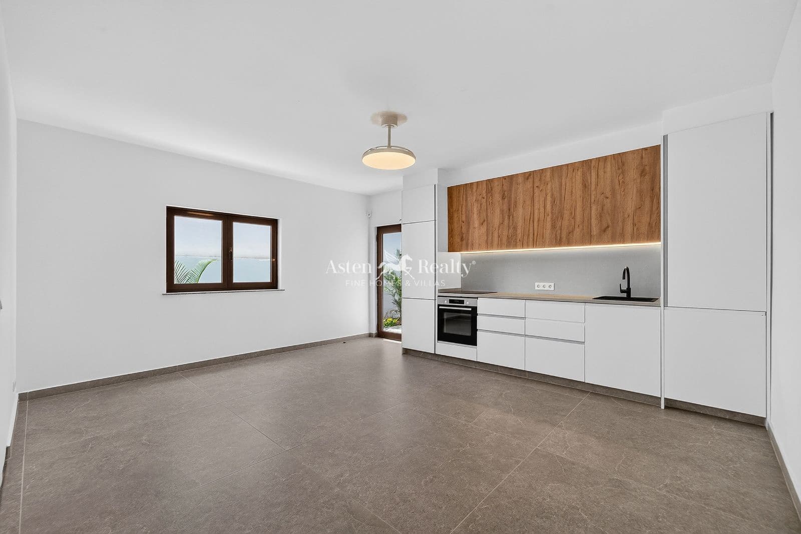 5 makuuhuone Omakotitalo myytävänä paikassa Playa Paraiso mukana uima-altaan 
autotalli - 3 190 000 € (Ref: 9987336)