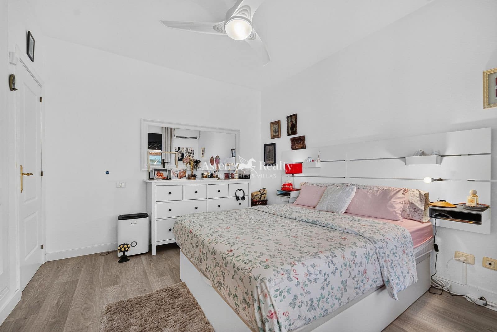 1 soveværelse Lejlighed til salg i Playa del Duque med swimmingpool garage - € 455.000 (Ref: 9993579)