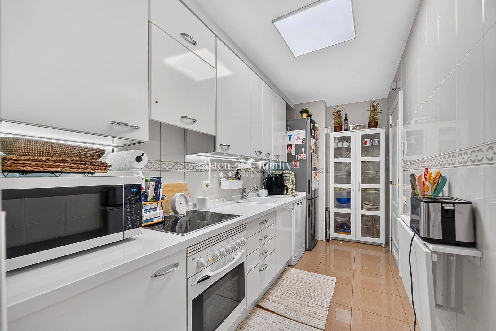 1 soveværelse Lejlighed til salg i Playa del Duque med swimmingpool garage - € 455.000 (Ref: 9993579)