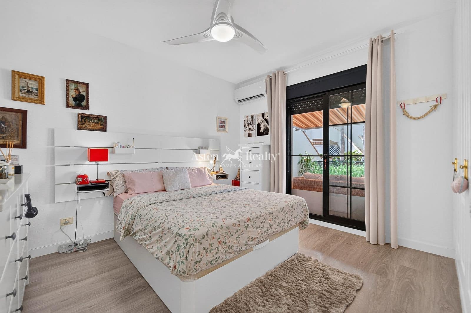 1 soveværelse Lejlighed til salg i Playa del Duque med swimmingpool garage - € 455.000 (Ref: 9993579)