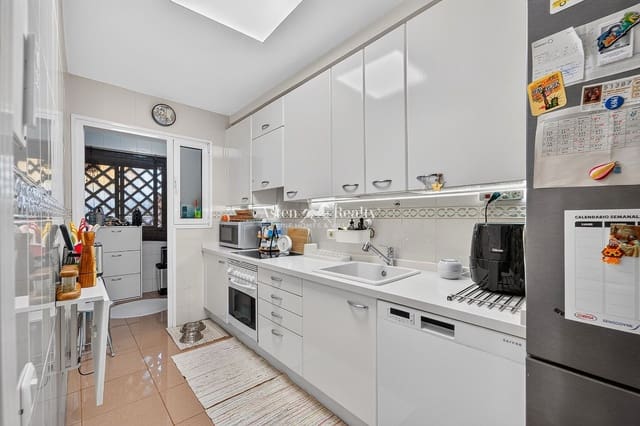1 soveværelse Lejlighed til salg i Playa del Duque, Adeje med swimmingpool garage - € 455.000 (Ref: 9993579)