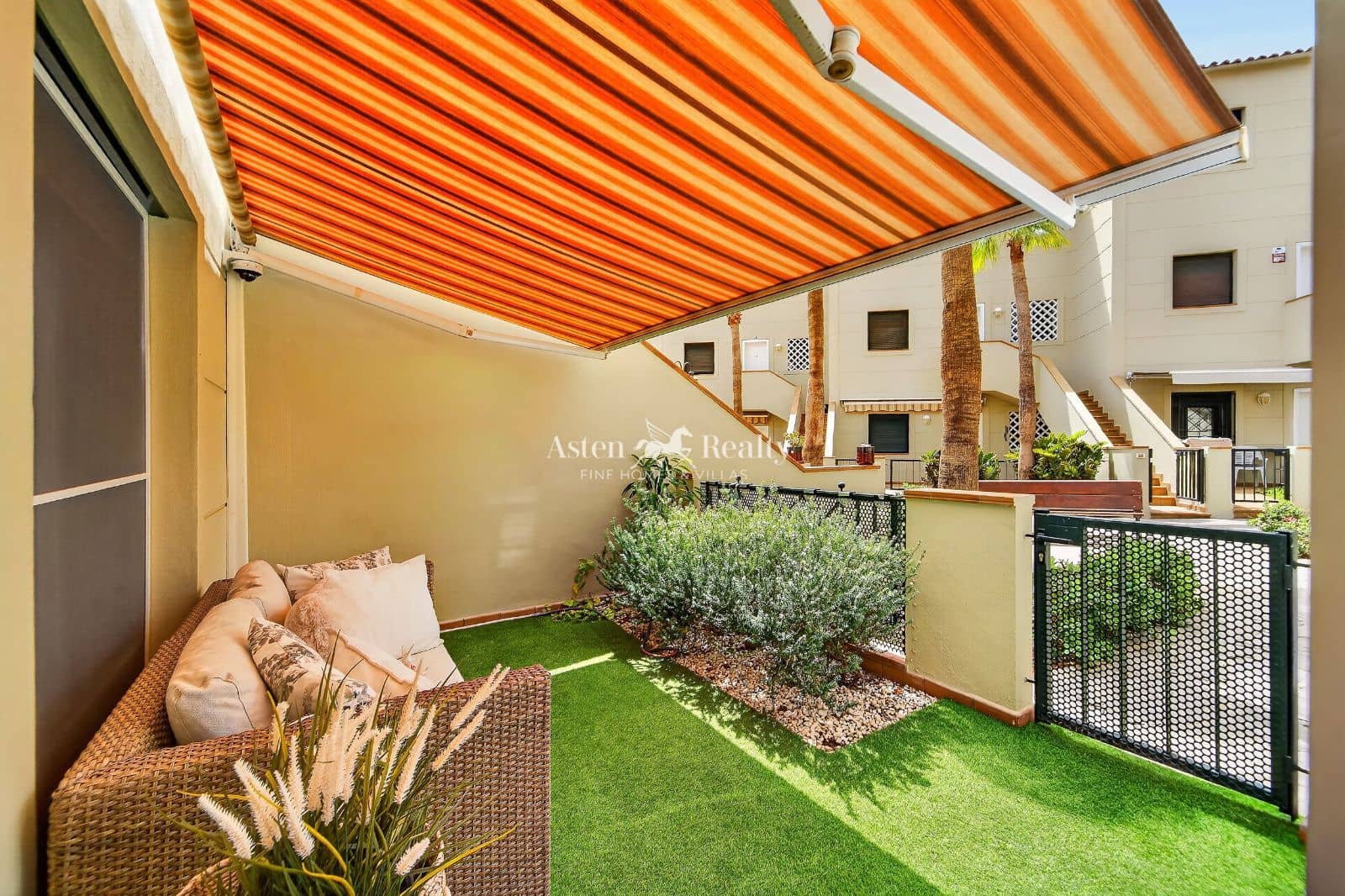 1 soveværelse Lejlighed til salg i Playa del Duque med swimmingpool garage - € 455.000 (Ref: 9993579)