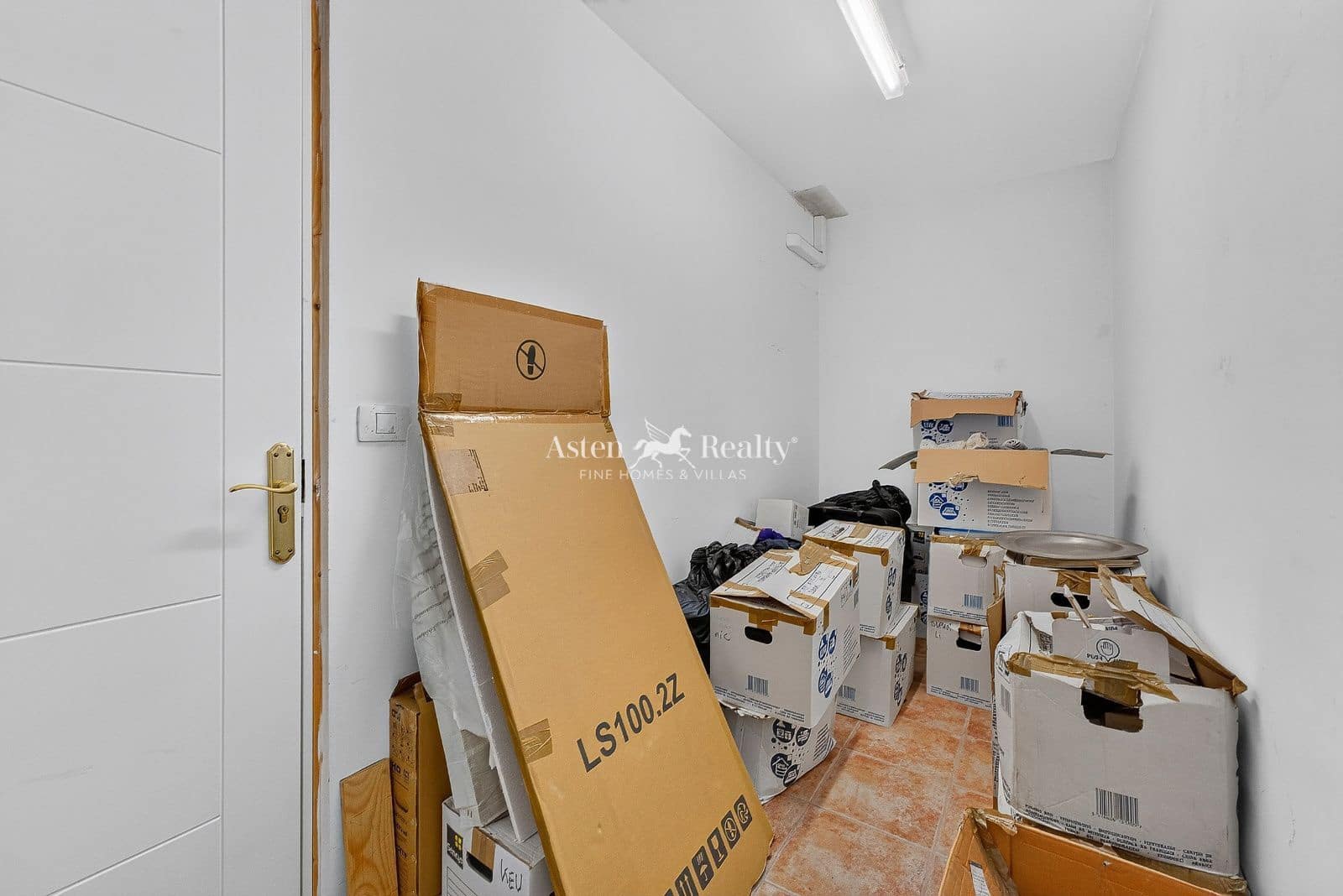 Empresa para venda em Fanabe - 215 000 € (Ref: 9996301)