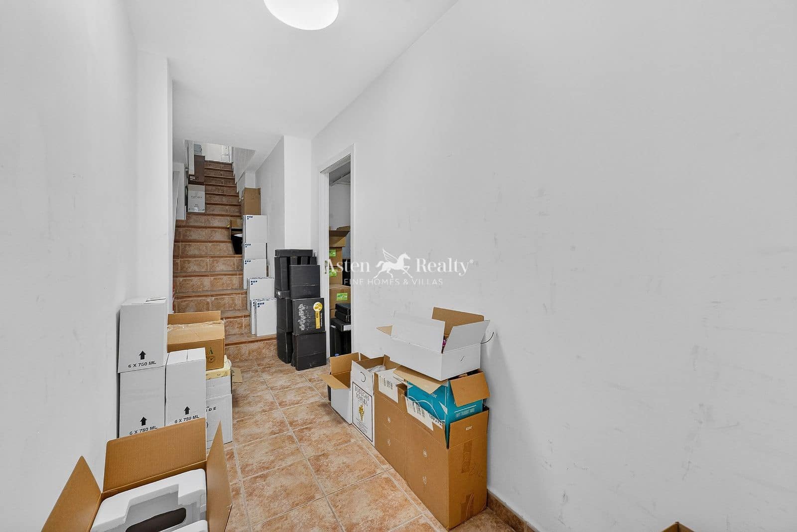 Empresa para venda em Fanabe - 215 000 € (Ref: 9996301)