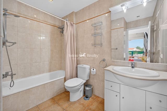 3 slaapkamer Penthouse te koop in Puerto Santiago, Santiago del Teide met zwembad - € 330.000 (Ref: 9996302)